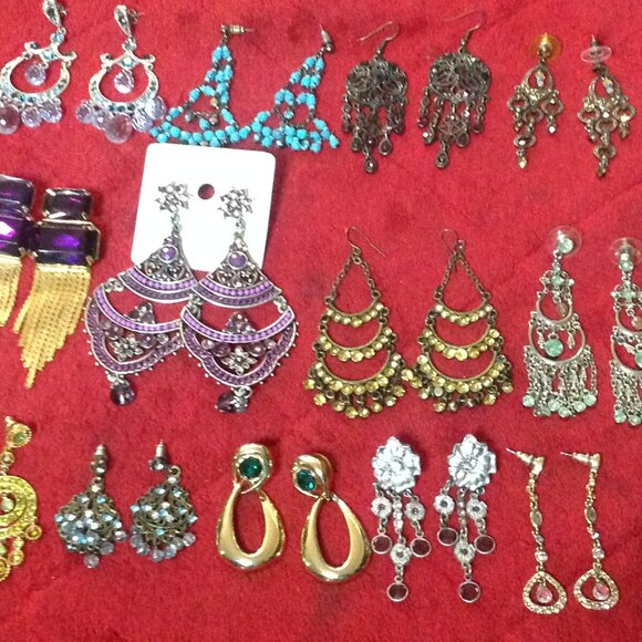 15 Pair Lot Of Dangle Colored Rhinestone Pierced Earrings - Picture 1 of 7